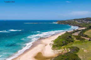 Caves Beach suite with beach location and Pet friendly